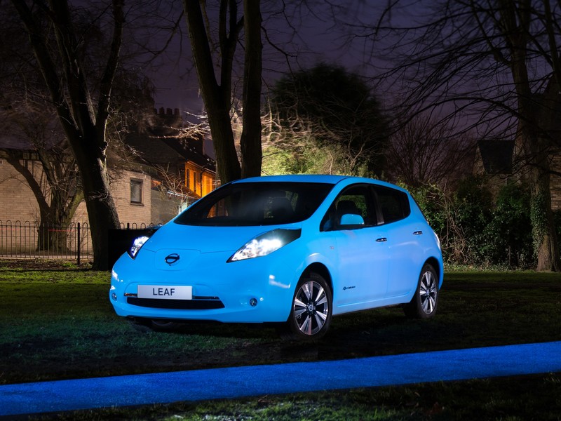 Nissan využívá fosforeskující lak